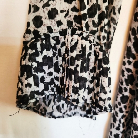 Avenue leopard print semi-sheer faux wrap blouse size 18/20 - Picture 3 of 10